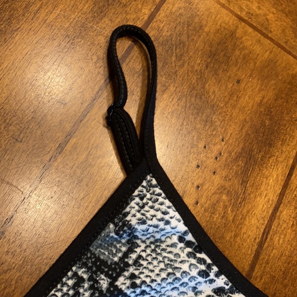 Flowy Snakeskin print tank~ - Picture 9 of 12